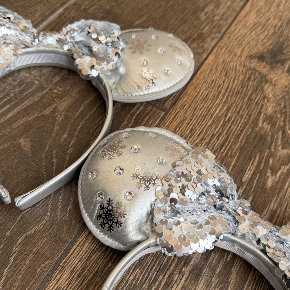 Disney Girls’ Silver Sequin Snowflakes Minnie Mouse Ears Headband—3 Ct